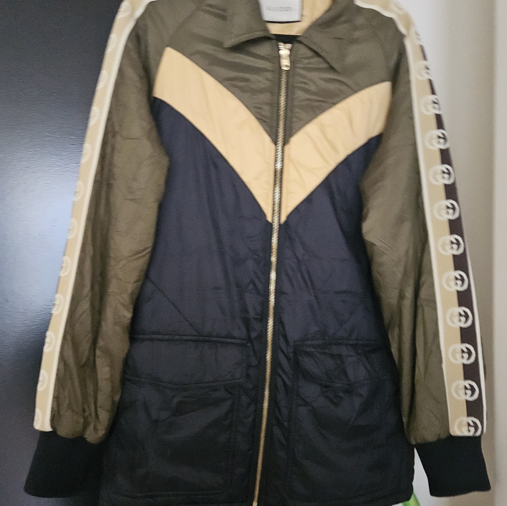 Gucci logo tape shell padded jacket s